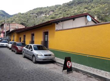 Casa · 700m² · 6 Recámaras · 12 Estacionamientos · Hermosa Casa en Malinalco a Una Cuadra del Centro