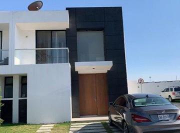 Casa · 170m² · 3 Recámaras · 2 Estacionamientos · Casa en Venta Pontevedra III