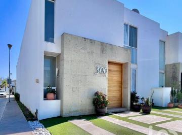 Casa · 213m² · 4 Recámaras · 2 Estacionamientos · Casa en Venta en Pocitos Aguascalientes - Tulipanes Residencial
