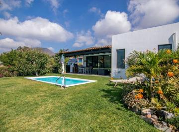 Casa de 3 habitaciones, Chapala · Descubra Esta Encantadora Residencia Ubicada en Una de Las Calles Más Tranquilas del Vista del Lago.