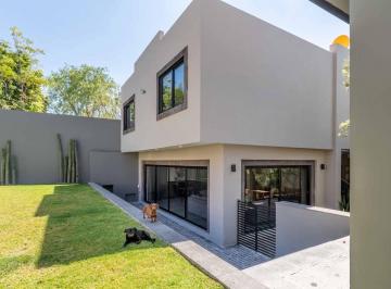 Casa · 400m² · 3 Recámaras · 2 Estacionamientos · Casa - Villa de Los Frailes