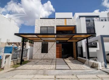Casa · 160m² · 4 Recámaras · 2 Estacionamientos · Casa en Venta en Aqua Cancun