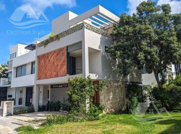 Casa · 120m² · 3 Recámaras · 2 Estacionamientos · Casa en Venta en Cancun Fraccionamiento Arbolada