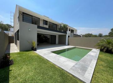 Casa · 267m² · 4 Recámaras · 2 Estacionamientos · Casa - Fraccionamiento Lomas de Ahuatlán