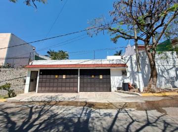 Casa · 372m² · 4 Recámaras · 4 Estacionamientos · Casa - Fraccionamiento Burgos Bugambilias