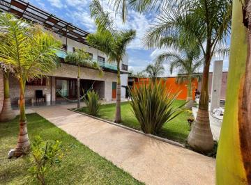 Casa · 454m² · 5 Recámaras · 4 Estacionamientos · Casa - Cuernavaca