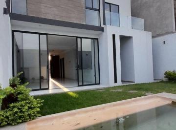 Casa · 215m² · 4 Recámaras · 2 Estacionamientos · Casa - Vista Hermosa
