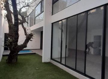 Casa · 210m² · 3 Recámaras · 2 Estacionamientos · Casa - Fraccionamiento Lomas de Cuernavaca