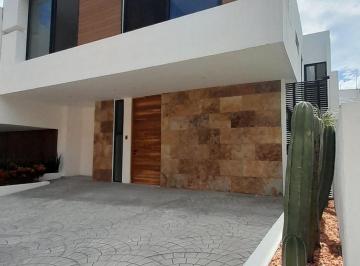 Casa · 220m² · 4 Recámaras · 2 Estacionamientos · Casa - Buenavista