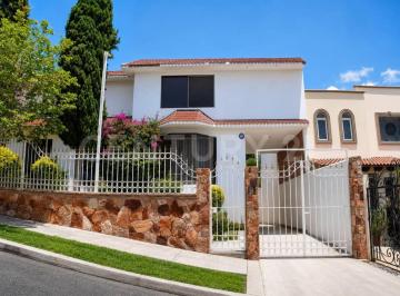 Casa · 400m² · 4 Recámaras · 7 Estacionamientos · Casa en Venta Loma Dorada, Queretaro