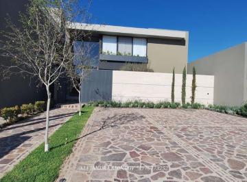 Casa de 3 habitaciones, León · Casa en Venta en León Guanajuato Campiña