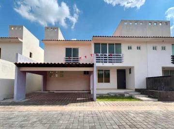 Casa en condominio · 200m² · 3 Recámaras · 2 Estacionamientos · Casa en Venta en Cacalomacan