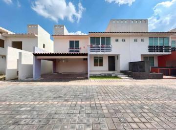 Casa en condominio · 300m² · 3 Recámaras · 2 Estacionamientos · Casa en Condominio en Cacalomacan
