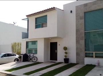 Casa en condominio · 230m² · 4 Recámaras · 5 Estacionamientos · Casa en Venta en Toluca, Cacalomacan