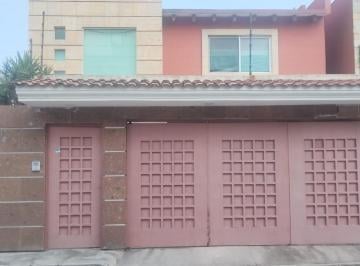 Casa · 198m² · 3 Recámaras · 2 Estacionamientos · Casa en Venta en Santiago Tlacotepec, Toluca