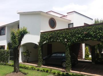 Casa · 441m² · 4 Recámaras · 6 Estacionamientos · Casa en Fraccionamiento Hacienda San José Barbabosa