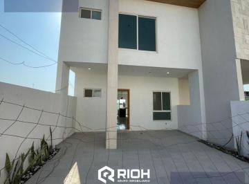 Casa · 187m² · 3 Recámaras · 1 Estacionamiento · Casa en Sahop