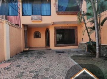 Casa en condominio · 140m² · 3 Recámaras · 2 Estacionamientos · Casa Sola en Venta en Vista Hermosa Cuernavaca