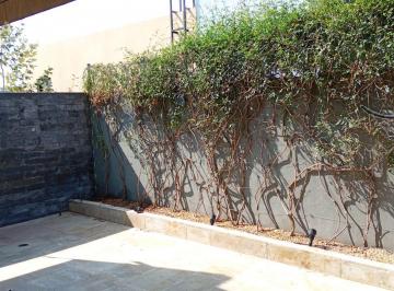 Casa · 207m² · 3 Recámaras · 2 Estacionamientos · Casa en Venta en Altozano Dentro de Condominio Cañada