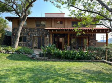 Casa · 220m² · 3 Recámaras · 3 Estacionamientos · Impresionante Casa Ecológica en Valle de Atongo, Tepoztlan