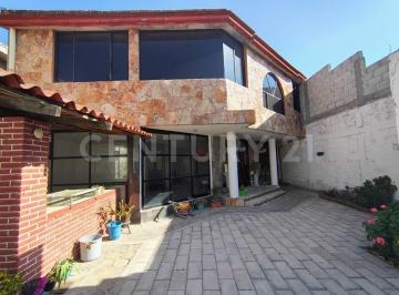 Casa · 250m² · 3 Recámaras · 5 Estacionamientos · Casa en Venta en Col. Lomas Flor del Bosque, Cerca Periférico, Puebla
