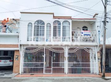 Casa · 199m² · 4 Recámaras · 2 Estacionamientos · Casa Amueblada en Renta Playas de Tijuana - (4)