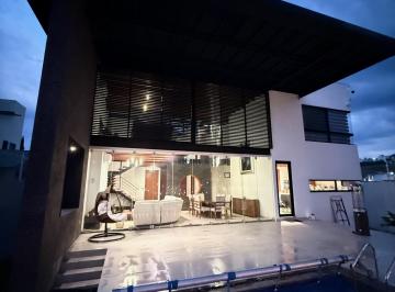 Sala y comedor con vista a la alberca · Residencia de Autor con Alberca y Jardín a Pasos del Centro de Tequisquiapan