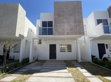 Casa en condominio de 3 habitaciones, Querétaro · Casa en Renta en Paseo San Junipero Excelentes Condiciones