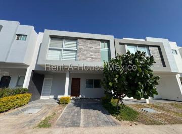 Casa en condominio de 3 habitaciones, Querétaro · Casa en Renta en Cumbres de Juriquilla con Amenidades.