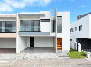 Casa · 192m² · 3 Recámaras · 2 Estacionamientos · Casa en Venta en Punta Tiburón, Ver