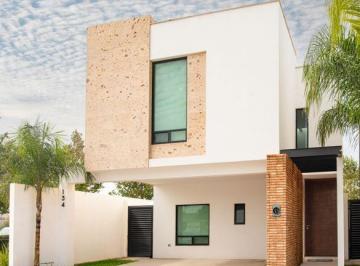 Casa · 220m² · 4 Recámaras · 2 Estacionamientos · Casa en Venta con Amenidades