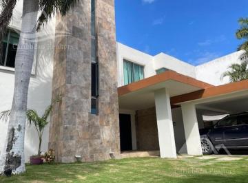Casa · 650m² · 4 Recámaras · 2 Estacionamientos · Casa en Venta Villa Magna Cancún Q. Roo
