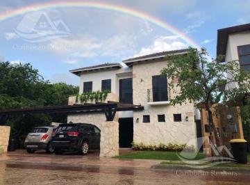 Casa · 409m² · 3 Recámaras · 2 Estacionamientos · Casa en Venta Lagos del Sol Cancún Q. Roo
