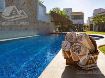 Casa · 194m² · 3 Recámaras · 2 Estacionamientos · Casa en Venta en Mayamar Playacar Fase 2 Playa del Carmen