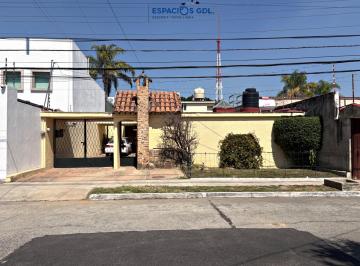 Casa de 4 habitaciones, Guadalajara · Excelente Propiedad Para Remodelar en Zona de Alta Plusvalía.