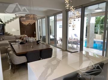 Casa · 433m² · 5 Recámaras · 5 Estacionamientos · Casa en Venta en Cancún Villa Magna