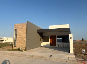 Casa · 121m² · 2 Recámaras · 2 Estacionamientos · Casa - Lomas Diamante