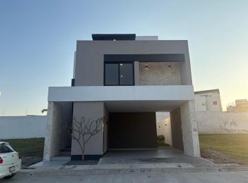 Casa · 225m² · 3 Recámaras · 2 Estacionamientos · Casa - Lomas Diamante