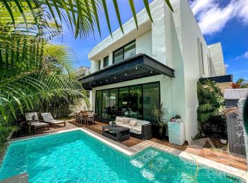 Casa · 420m² · 3 Recámaras · 3 Estacionamientos · Casa en Venta Cancún Lagos del Sol