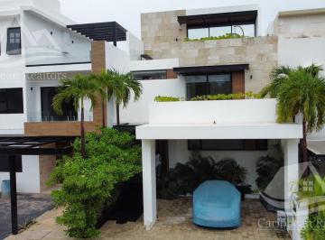 Casa · 310m² · 4 Recámaras · 2 Estacionamientos · Casa en Venta en Aqua Cancun