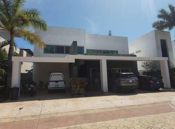 Casa · 970m² · 4 Recámaras · Casa en Venta Lagos del Sol
