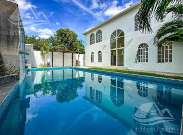 Casa · 450m² · 4 Recámaras · Casa en Venta Cancún Lagos del Sol