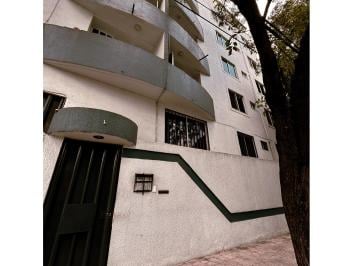 Está localizado a 5 minutos de la condesa, a 3 minutos de Insurgentes, a 3 calle · Departamento Acogedor con Extraordinaria Ubicación.