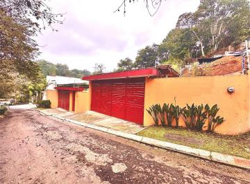 Casa de 4 habitaciones, Coatepec · Se Renta Amplia Casa en Circuito Cerrado Arboledas Coatepec Entre Briones y Plaza Orquídeas