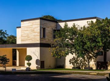 Casa · 271m² · 3 Recámaras · 2 Estacionamientos · Casa en Yucatán Country Club