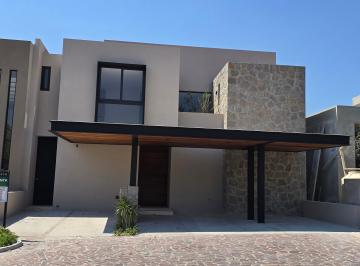 Casa de 4 habitaciones, Querétaro · Casa en Venta Altozano