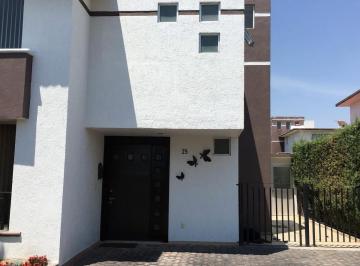 Casa · 196m² · 3 Recámaras · 3 Estacionamientos · Casa en Venta en El Badoquin, San Salvador Tizatlalli.