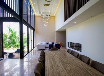 Casa · 686m² · 5 Recámaras · 4 Estacionamientos · Casa en Venta en Privada Oasis, Yucatán Country Club