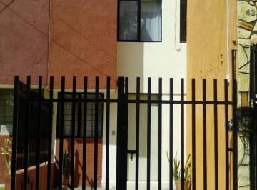 Casa · 60m² · 2 Recámaras · 1 Estacionamiento - Angélica García · Casa 2 Plantas, Ideal Para Pareja, Ubicada Frente Arbolada