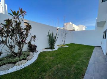 Casa · 340m² · 4 Recámaras · 2 Estacionamientos · Casa en Venta en Parque Sonora, Lomas de Angelópolis Cascatta